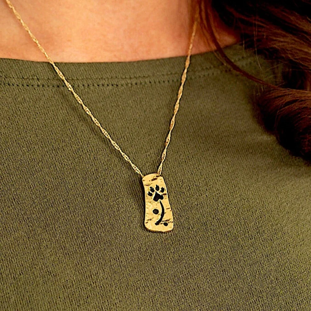 Greater Goods Blooming Paw Necklace, Gold-Tone & Black Enamel Pendant 18+” Chain